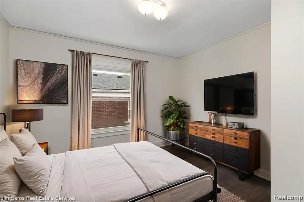 1413 Somerset Grosse Pointe Park City, MI 48230