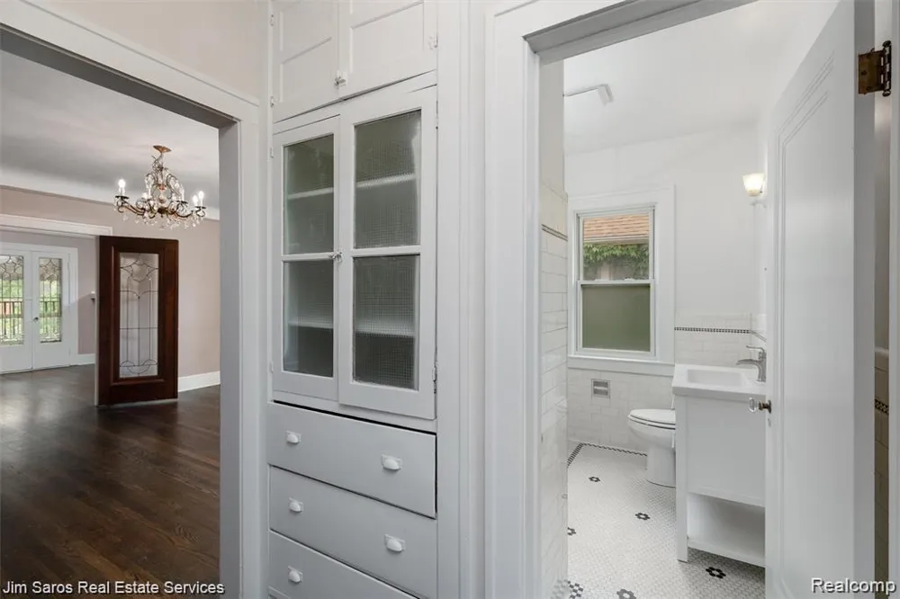 1413 Somerset Grosse Pointe Park City, MI 48230