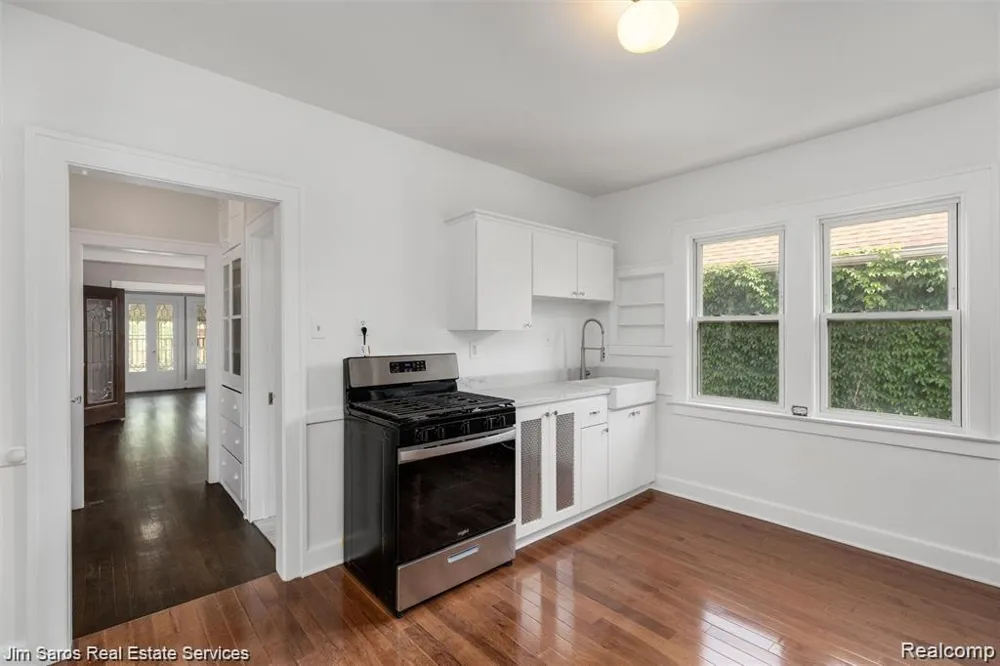 1413 Somerset Grosse Pointe Park City, MI 48230