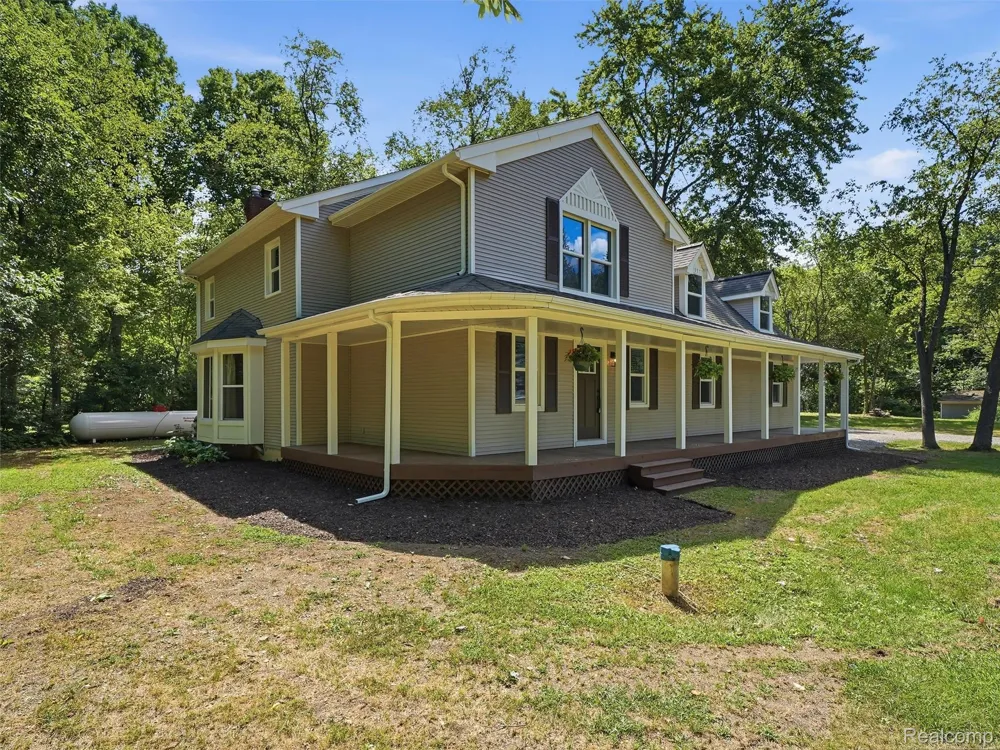 25980 Lyman Lane Lyon Charter Township, MI 48165