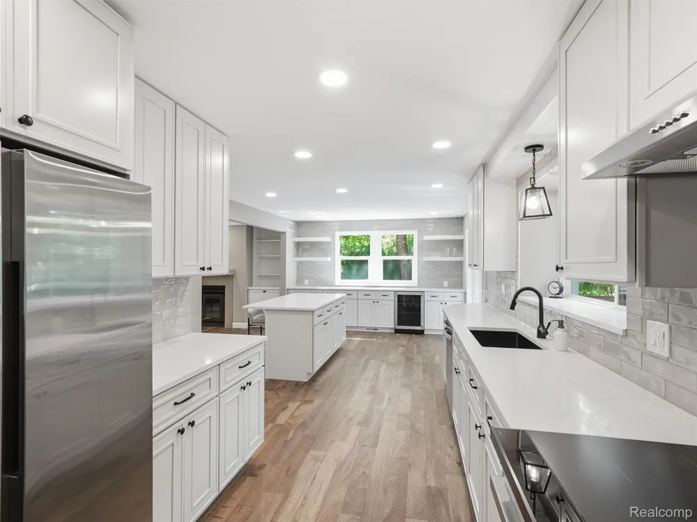 25980 Lyman Lane Lyon Charter Township, MI 48165