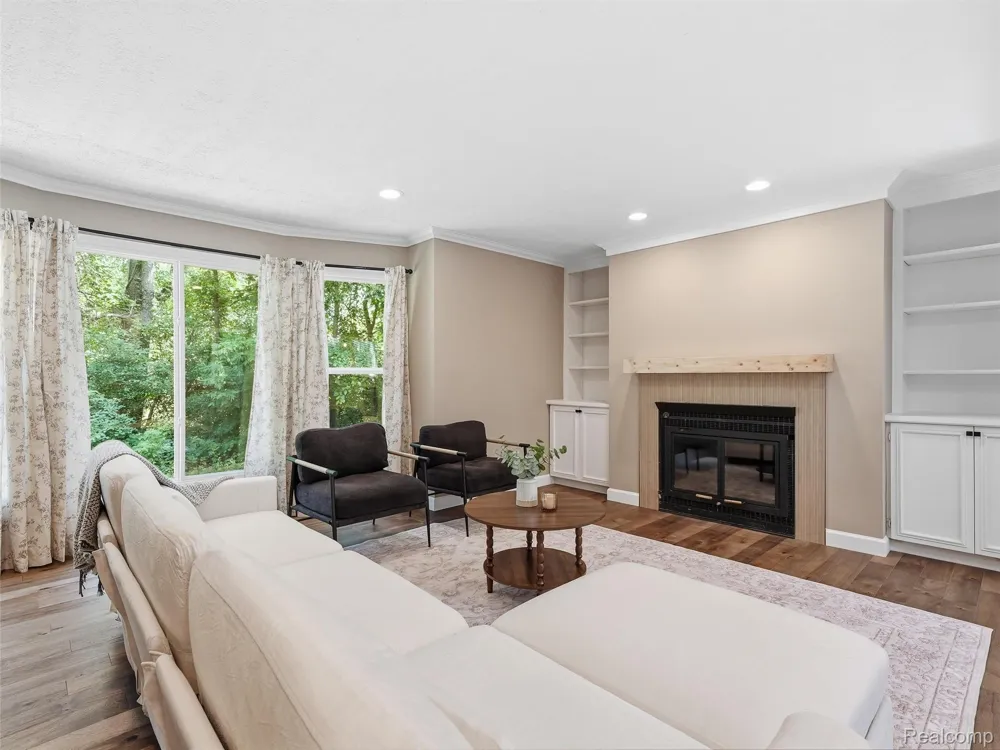 25980 Lyman Lane Lyon Charter Township, MI 48165