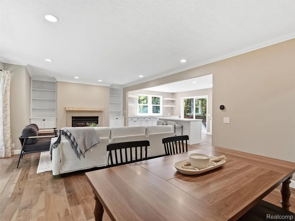25980 Lyman Lane Lyon Charter Township, MI 48165