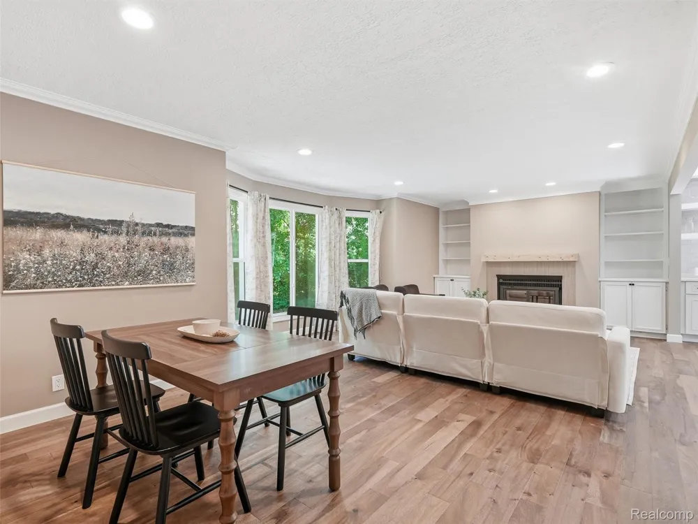 25980 Lyman Lane Lyon Charter Township, MI 48165