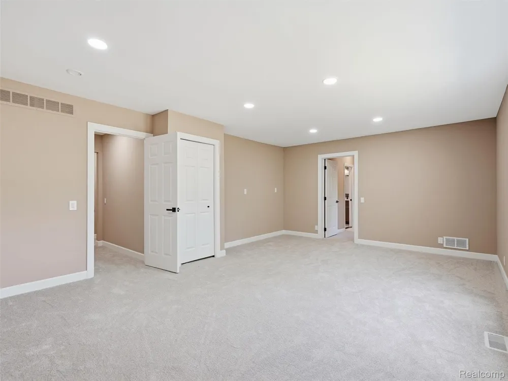 25980 Lyman Lane Lyon Charter Township, MI 48165