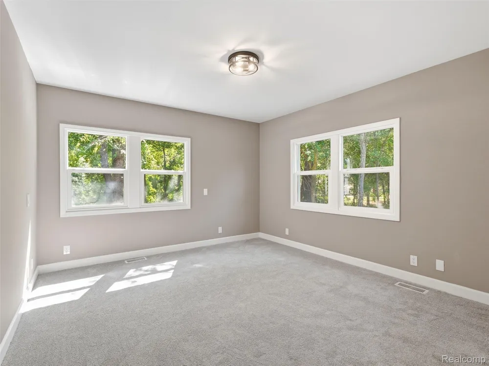 25980 Lyman Lane Lyon Charter Township, MI 48165