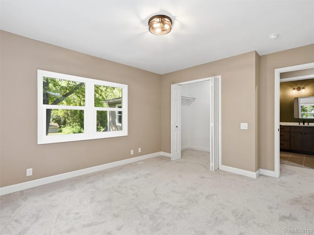 25980 Lyman Lane Lyon Charter Township, MI 48165