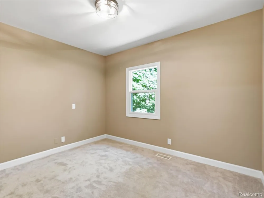 25980 Lyman Lane Lyon Charter Township, MI 48165
