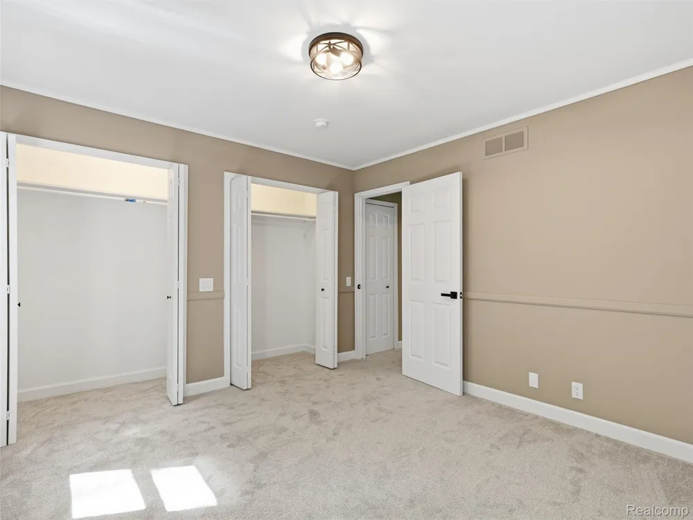 25980 Lyman Lane Lyon Charter Township, MI 48165