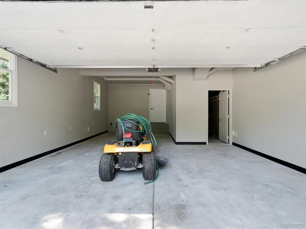 25980 Lyman Lane Lyon Charter Township, MI 48165