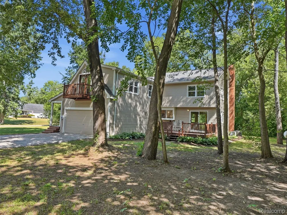 25980 Lyman Lane Lyon Charter Township, MI 48165