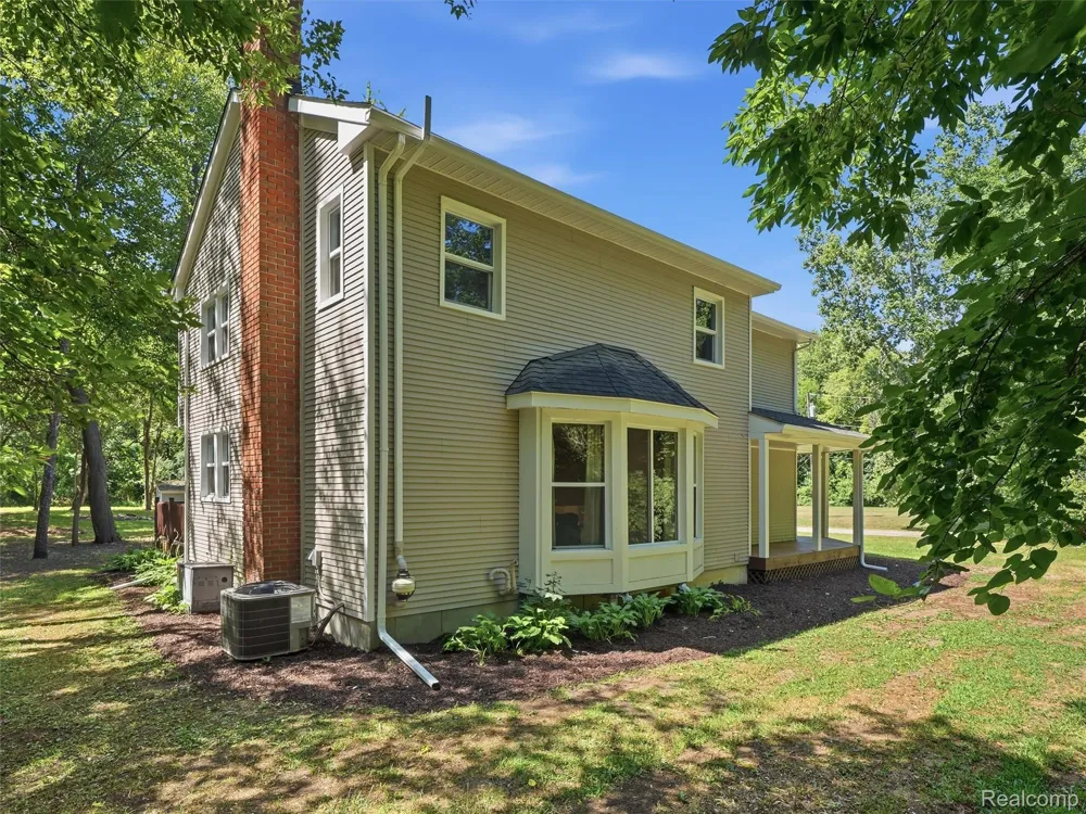 25980 Lyman Lane Lyon Charter Township, MI 48165