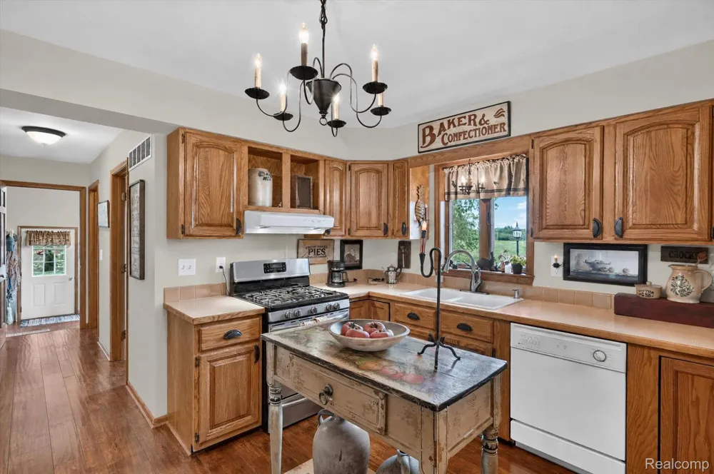 10454 E Bristol Road Davison Township, MI 48423