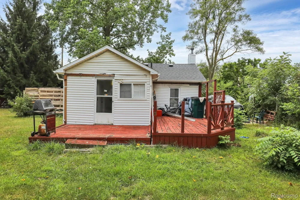 719 Robert Street Lansing City, MI 48910