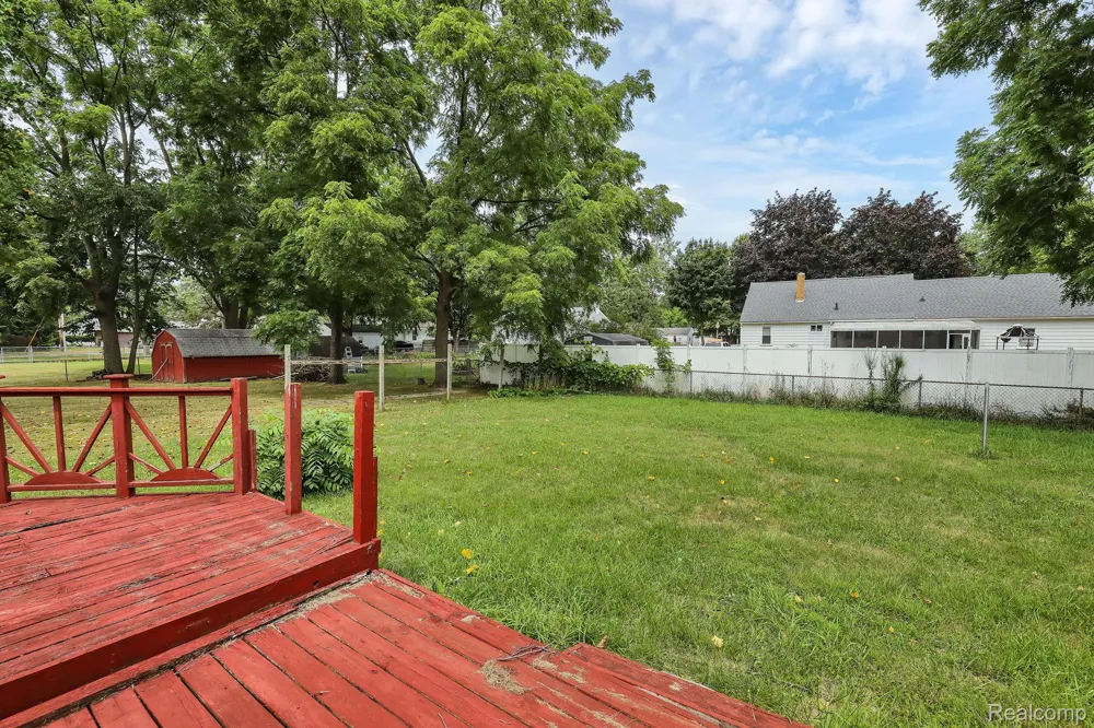 719 Robert Street Lansing City, MI 48910