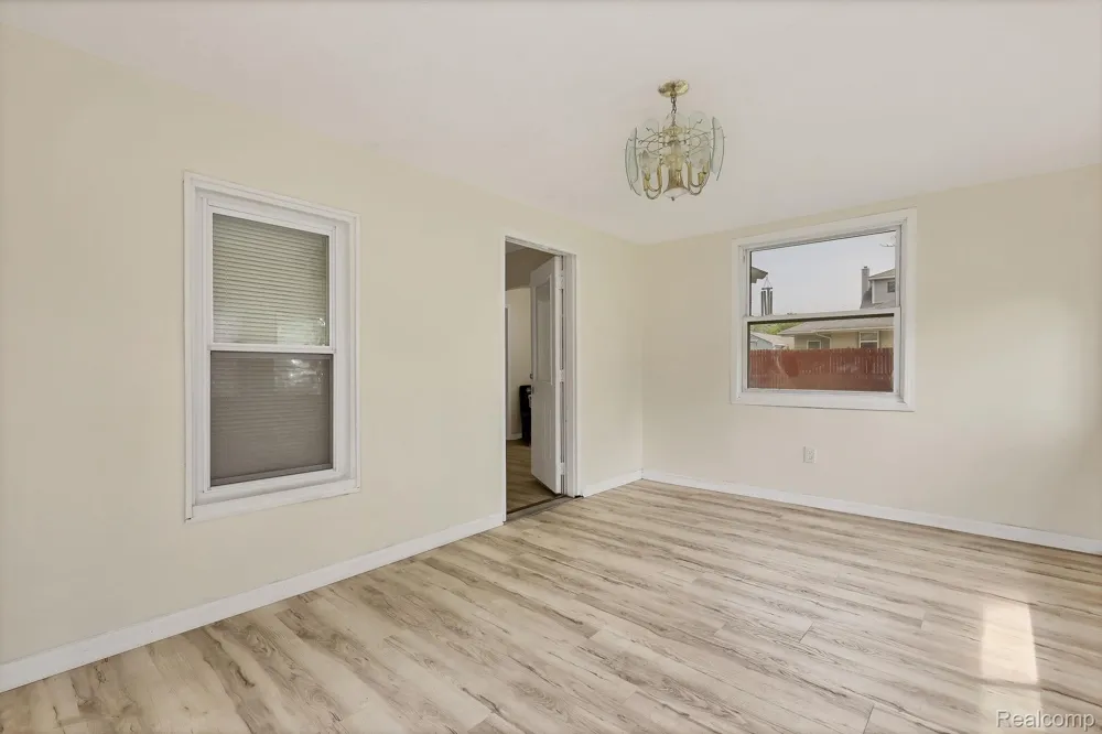 719 Robert Street Lansing City, MI 48910