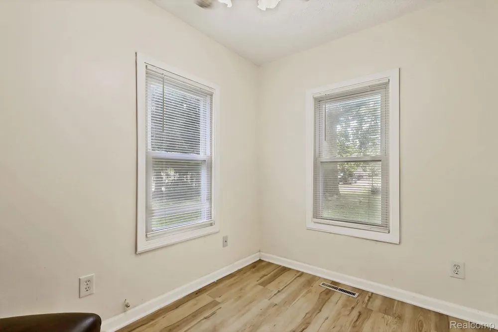 719 Robert Street Lansing City, MI 48910