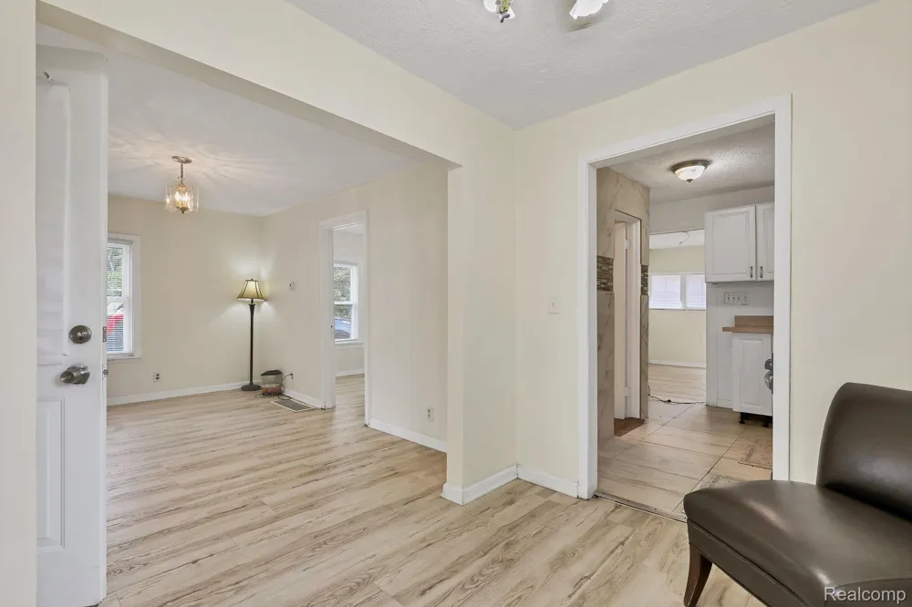 719 Robert Street Lansing City, MI 48910