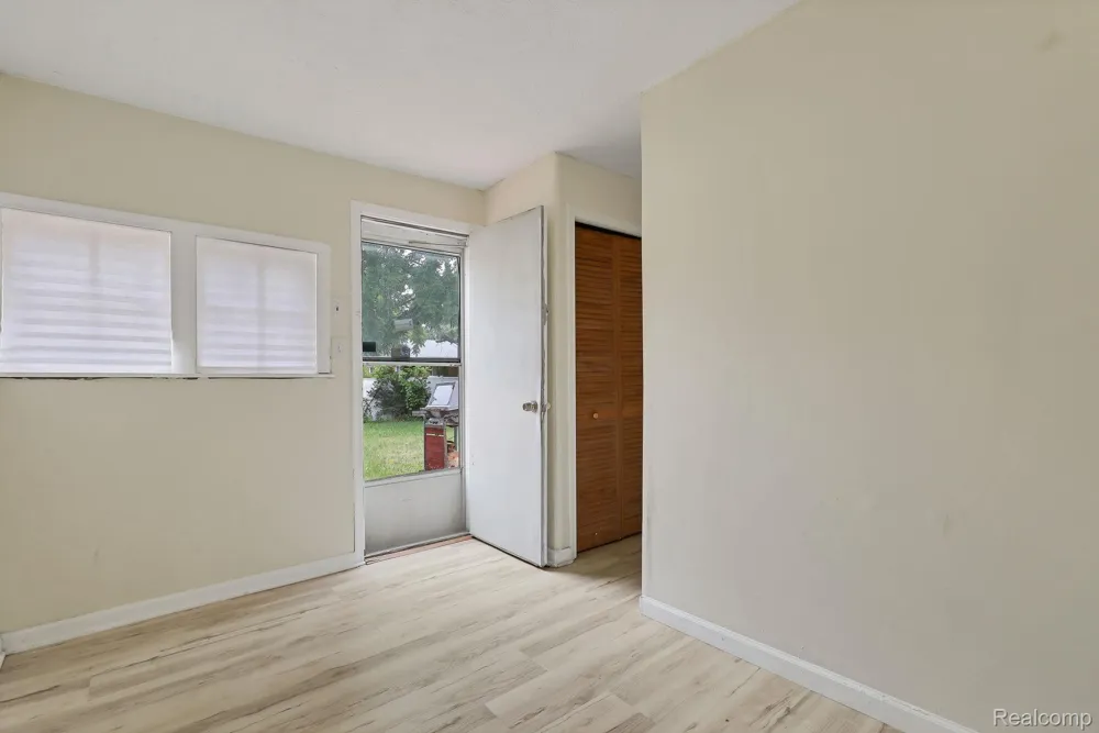 719 Robert Street Lansing City, MI 48910