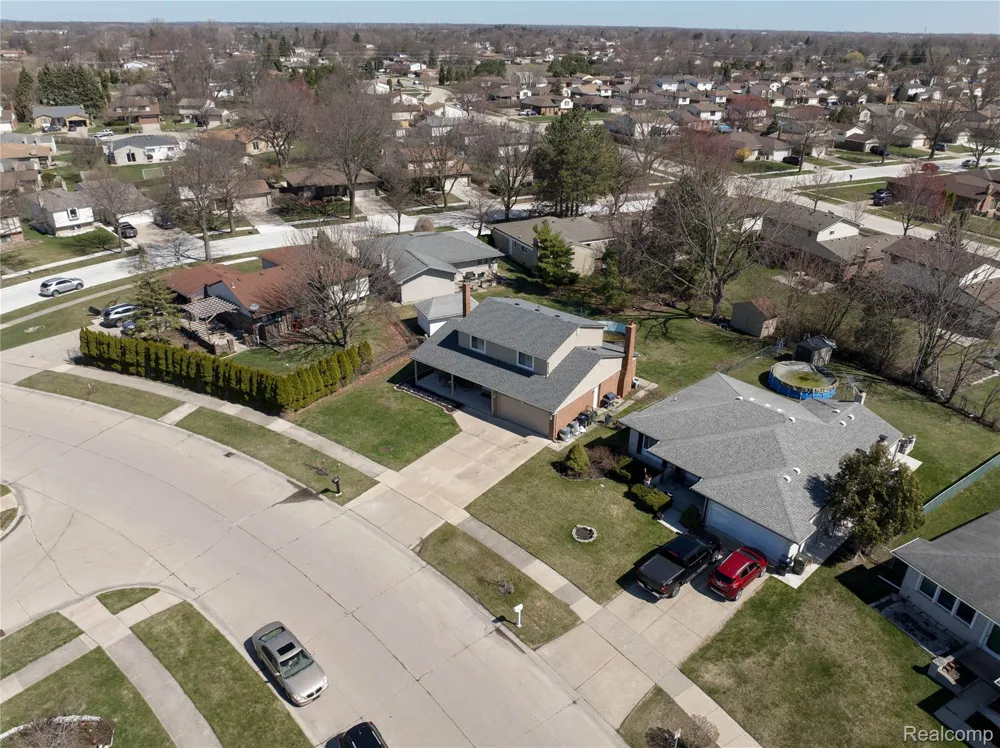 38684 Pinebrook Drive Sterling Heights City, MI 48310