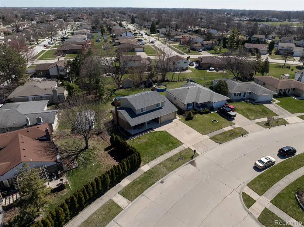 38684 Pinebrook Drive Sterling Heights City, MI 48310