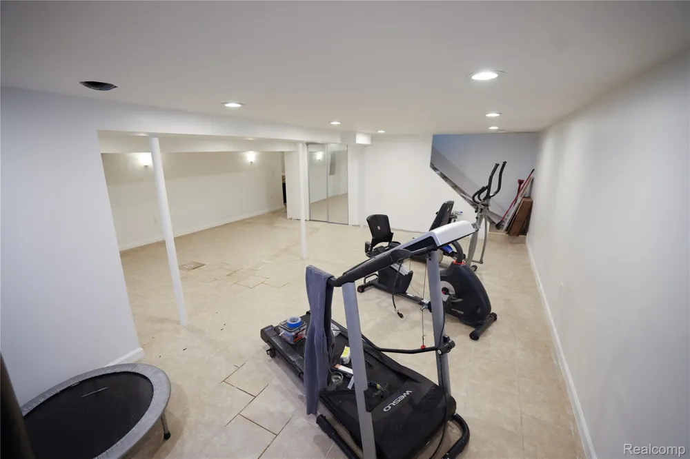 38684 Pinebrook Drive Sterling Heights City, MI 48310