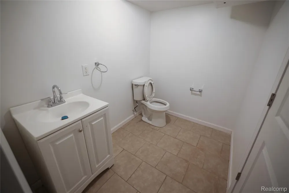 38684 Pinebrook Drive Sterling Heights City, MI 48310