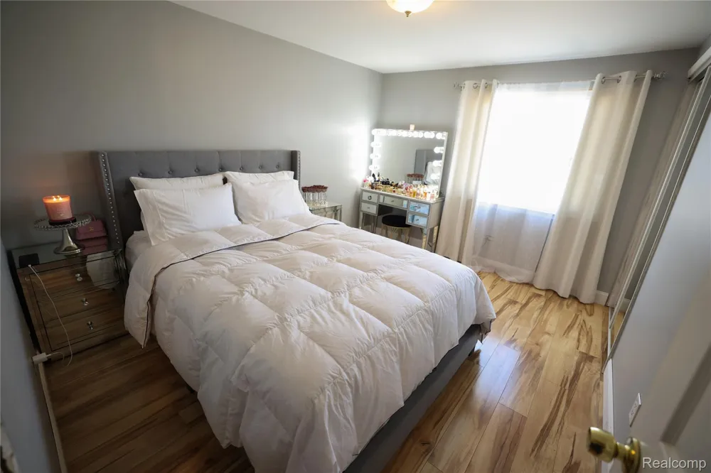 38684 Pinebrook Drive Sterling Heights City, MI 48310