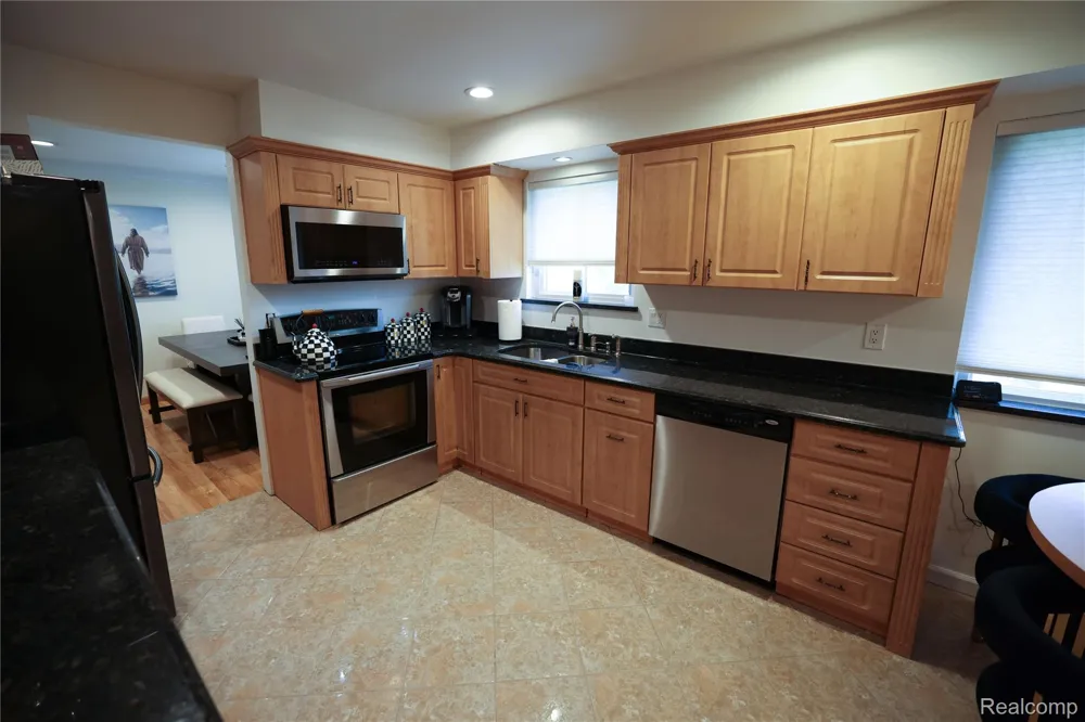 38684 Pinebrook Drive Sterling Heights City, MI 48310