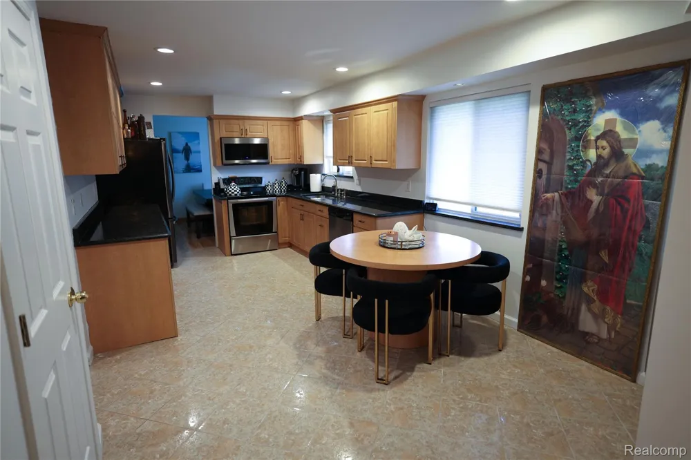 38684 Pinebrook Drive Sterling Heights City, MI 48310