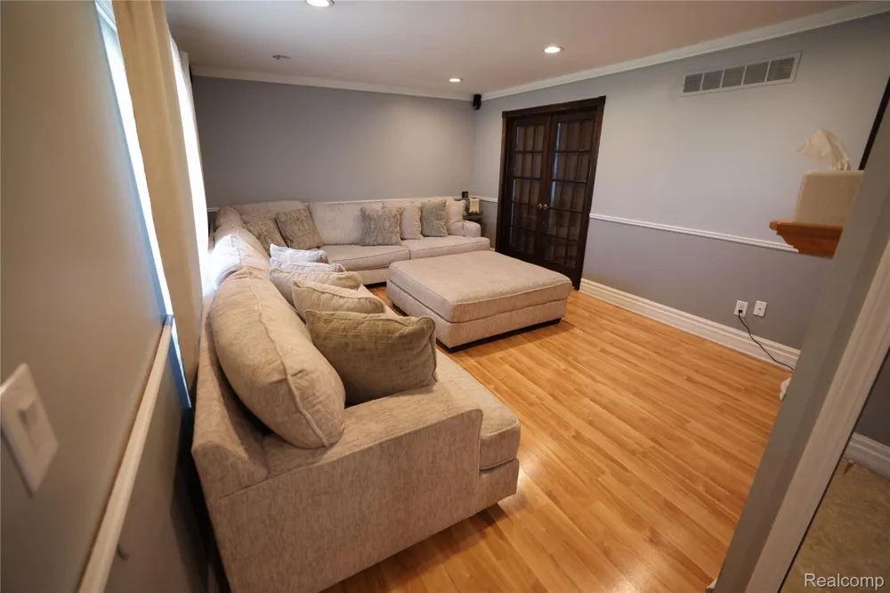 38684 Pinebrook Drive Sterling Heights City, MI 48310