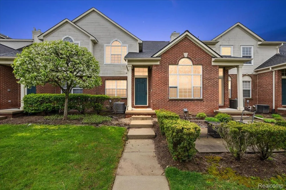 27204 Chantel Drive Walled Lake City, MI 48390