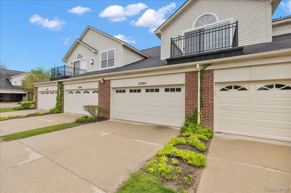 27204 Chantel Drive Walled Lake City, MI 48390
