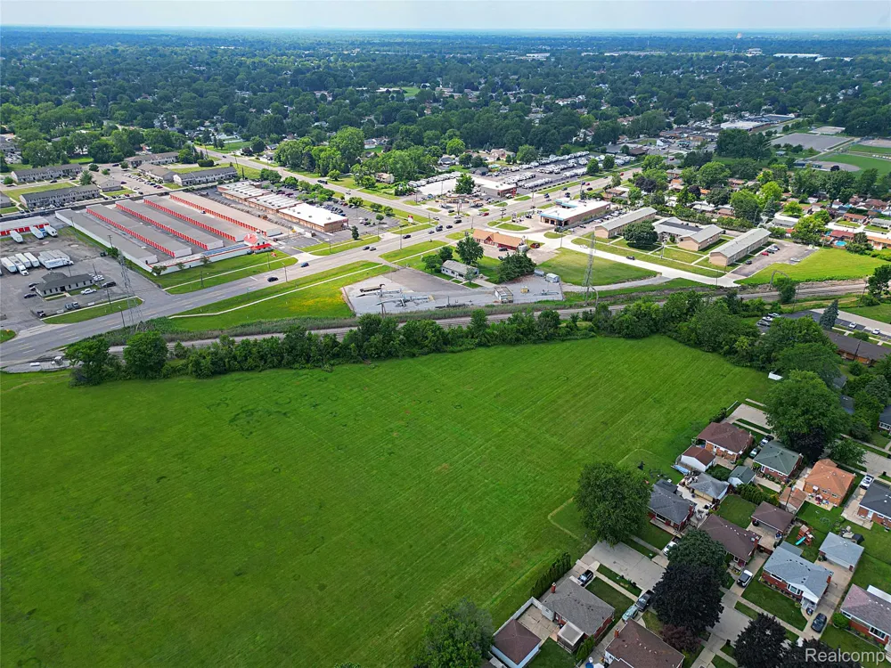 18785 Dale Avenue Allen Park City, MI 48101