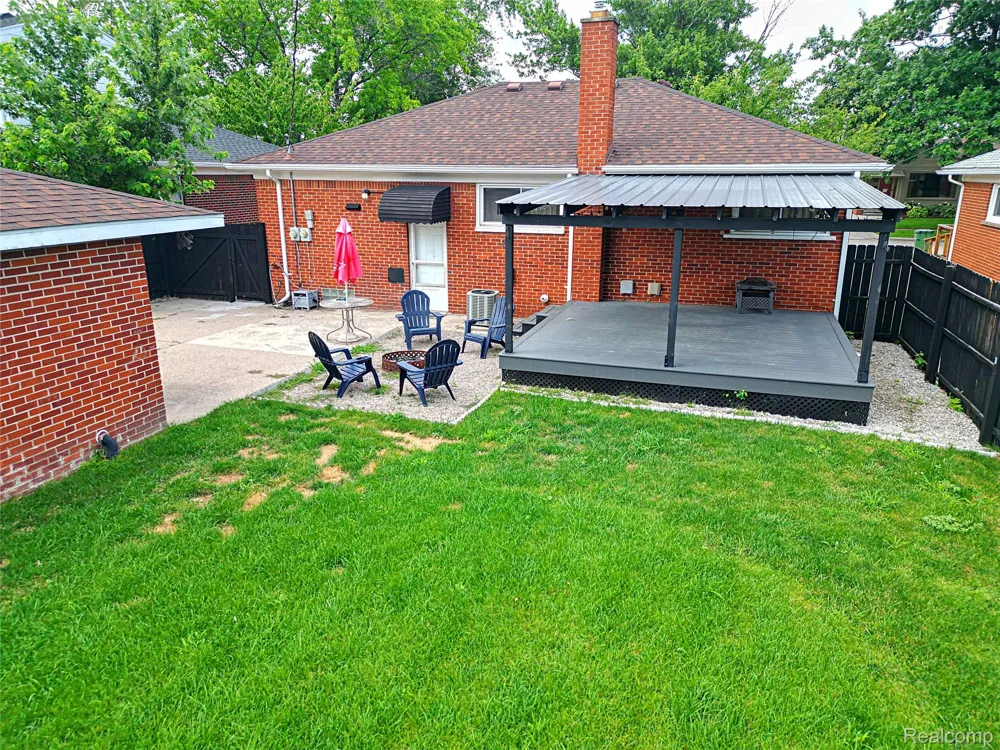 18785 Dale Avenue Allen Park City, MI 48101