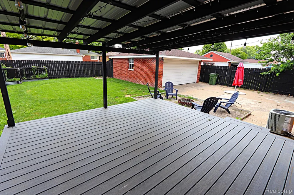 18785 Dale Avenue Allen Park City, MI 48101