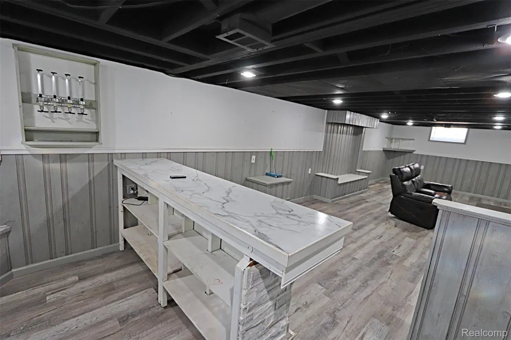 18785 Dale Avenue Allen Park City, MI 48101