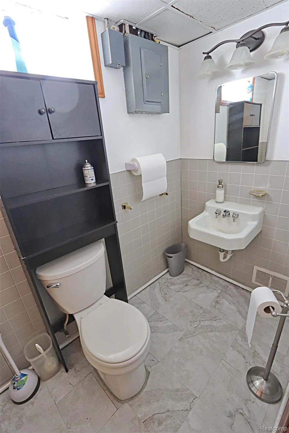18785 Dale Avenue Allen Park City, MI 48101