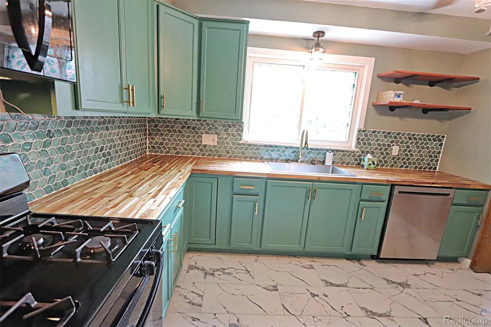 18785 Dale Avenue Allen Park City, MI 48101