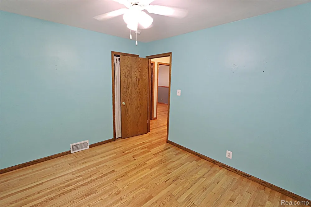 18785 Dale Avenue Allen Park City, MI 48101