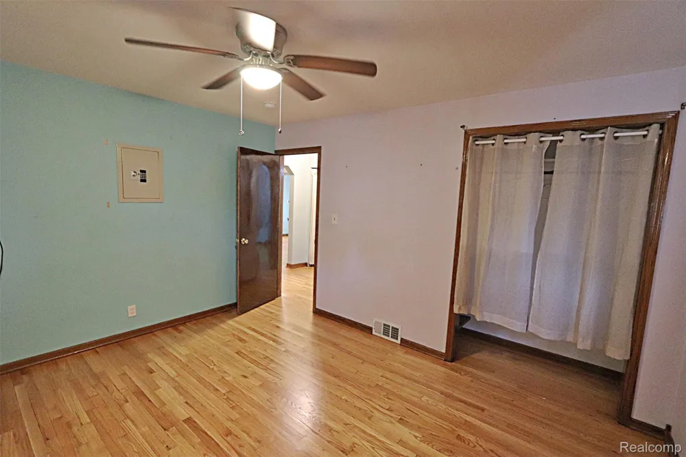 18785 Dale Avenue Allen Park City, MI 48101