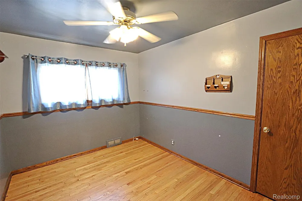 18785 Dale Avenue Allen Park City, MI 48101