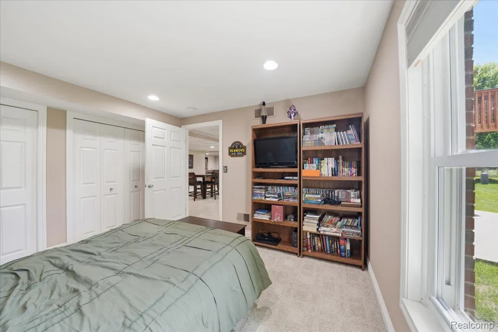 57549 Windmill Point Lyon Charter Township, MI 48165