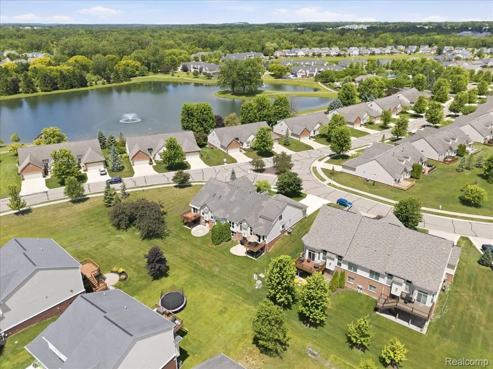 57549 Windmill Point Lyon Charter Township, MI 48165