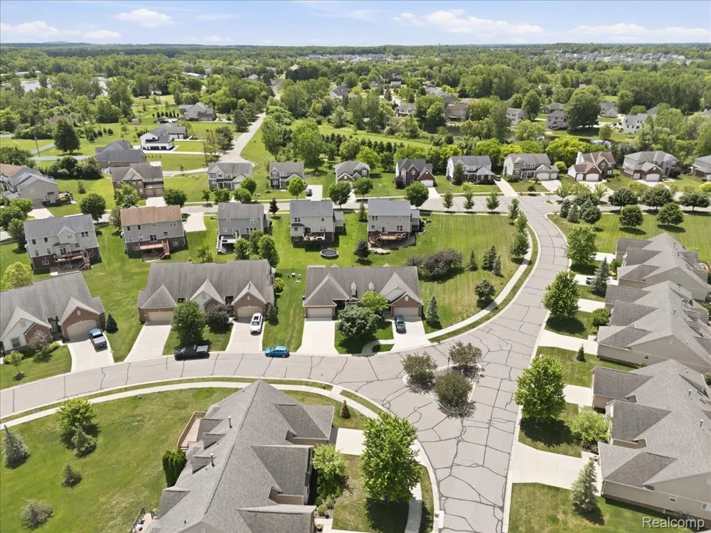 57549 Windmill Point Lyon Charter Township, MI 48165