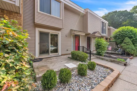 1424 Oakbrook E