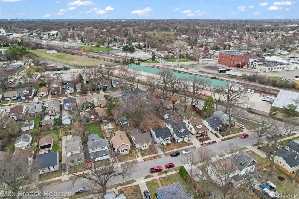 595 E Drayton Street Ferndale City, MI 48220