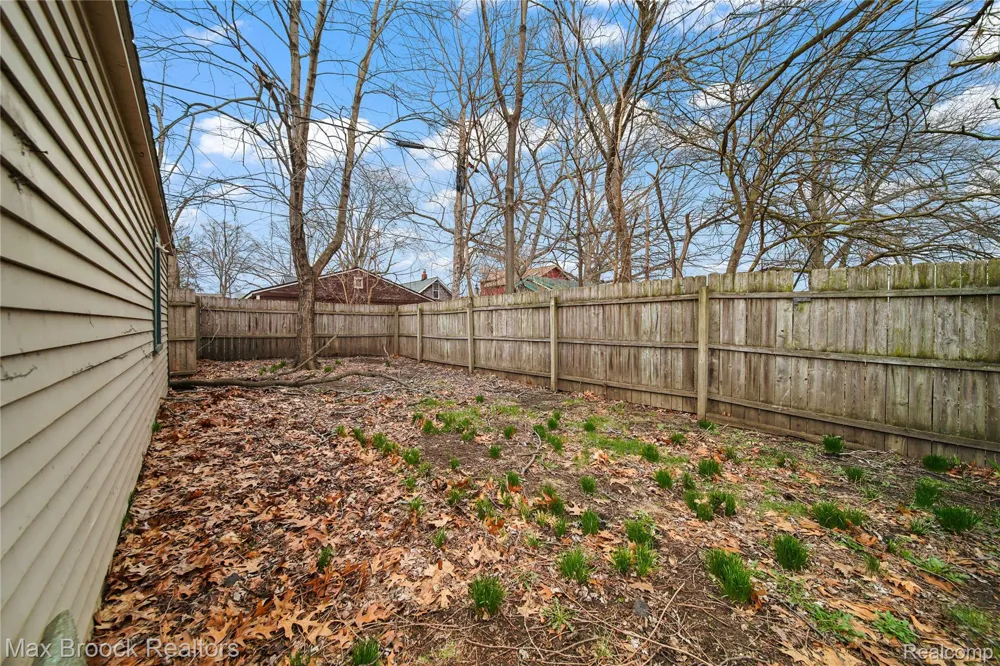 595 E Drayton Street Ferndale City, MI 48220