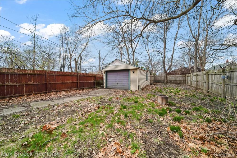 595 E Drayton Street Ferndale City, MI 48220