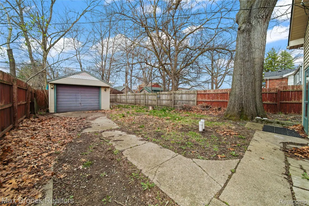 595 E Drayton Street Ferndale City, MI 48220